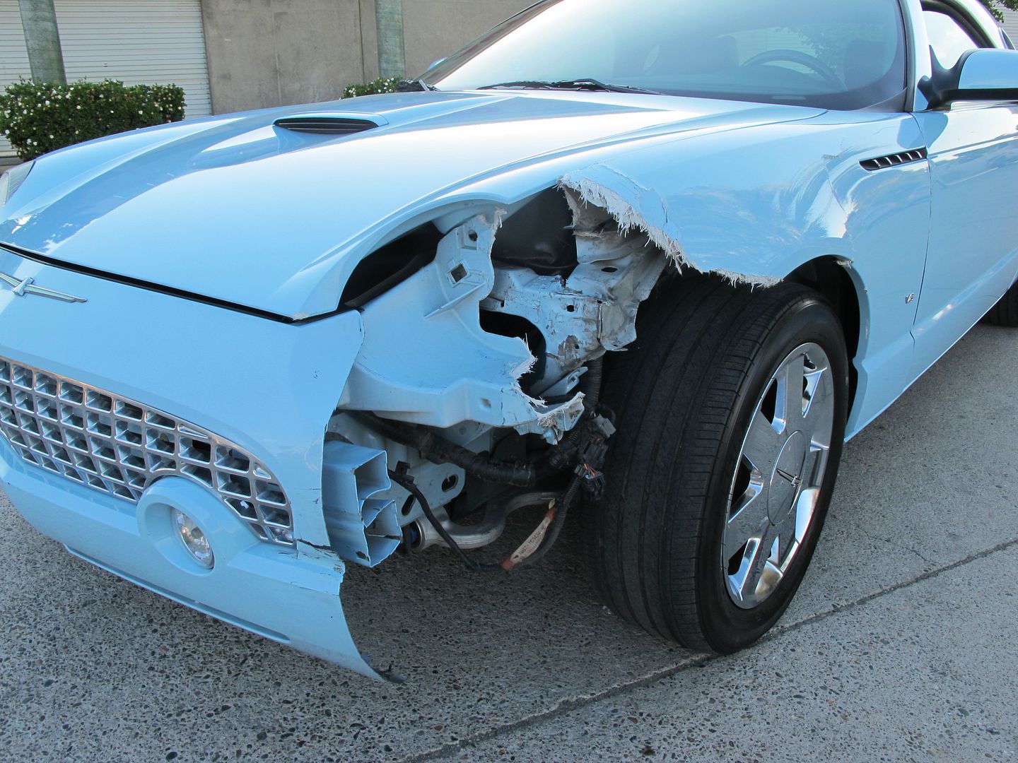 Sell used 2003 Ford Thunderbird T Bird damaged wrecked rebuildable